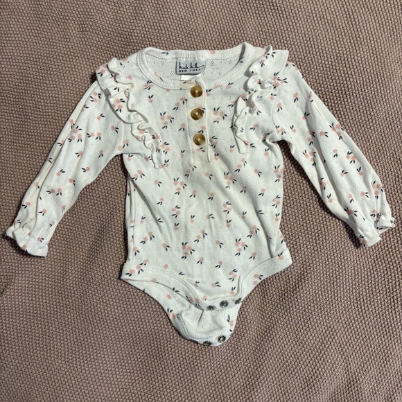 Nicole Miller White Floral Top and Blue Shorts Set - Picture 2 of 6